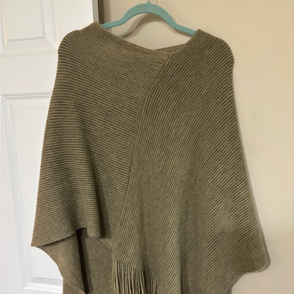 Sweater poncho - Picture 1 of 3